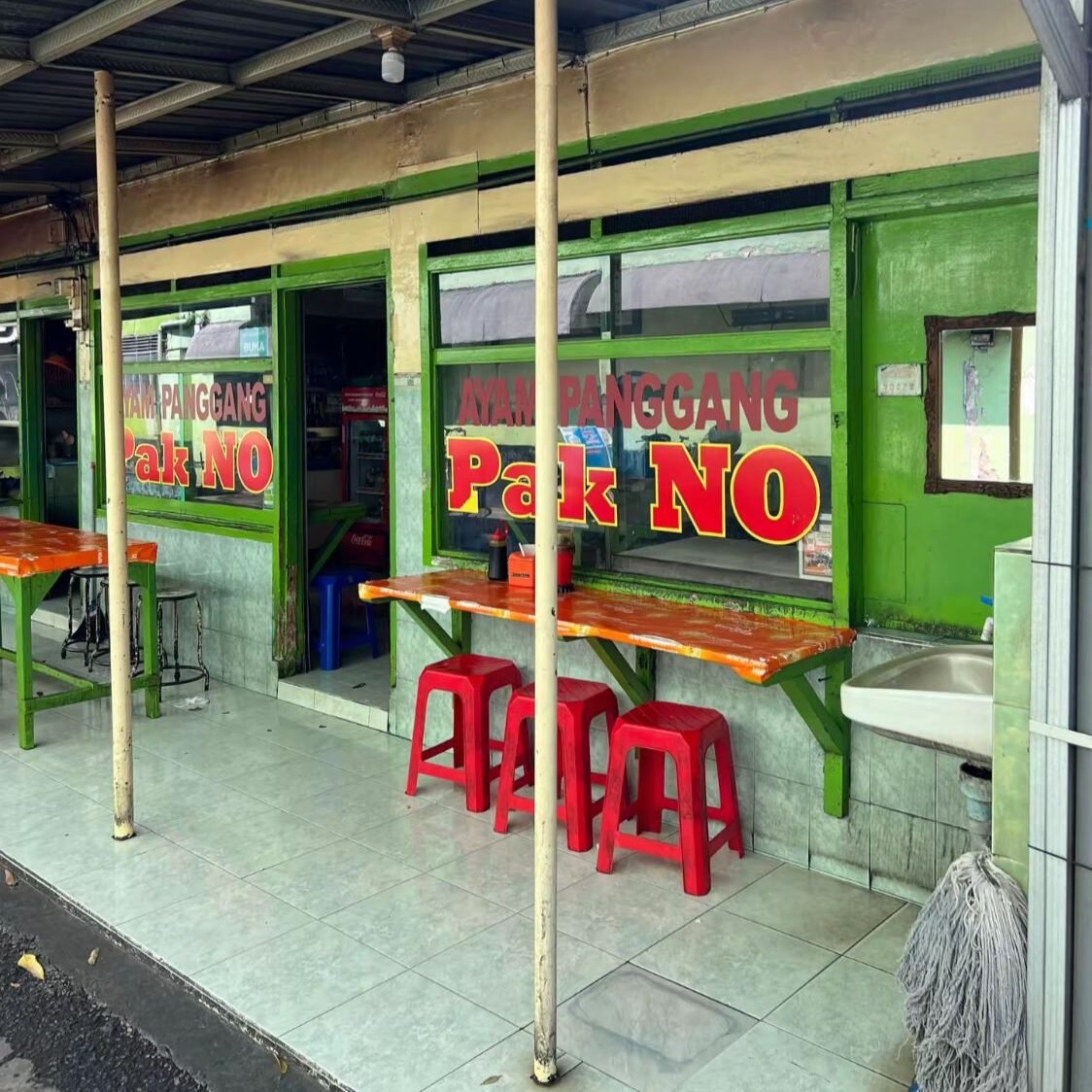 Ayam Panggang Pak No Malang: Legenda Kuliner Tradisional dengan Rasa Gurih dan Aroma Arang