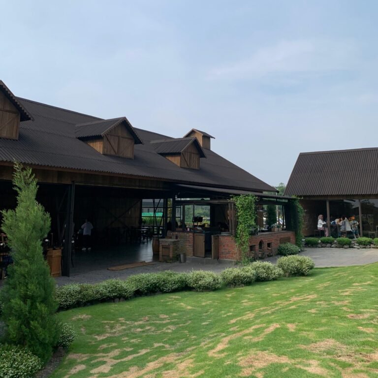 Araya Arcade Garden Malang: Nuansa Eropa dan Kuliner Lezat di Rustic Market