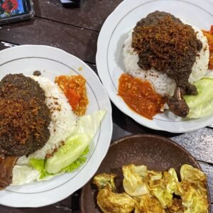 Bebek Bumbu Hitam