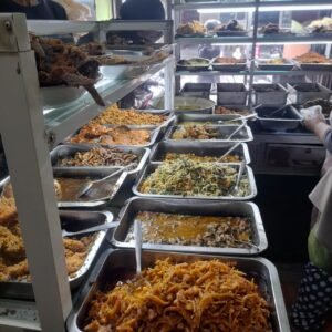 Warung Bu Widi Banyuwangi di Landungsari Malang jadi langganan mahasiswa UMM.