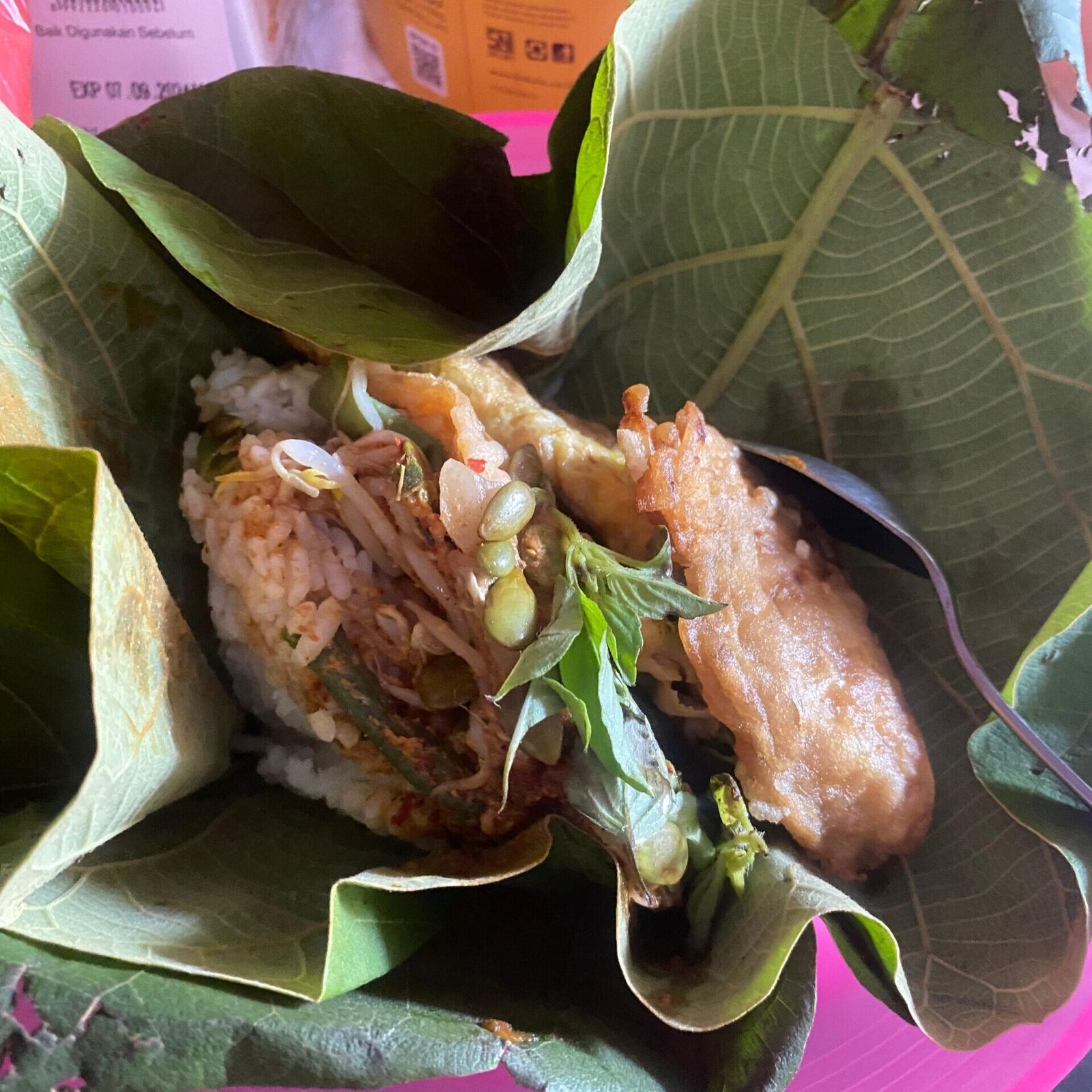 Nasi Pecel Daun Jati Khas Ngawi, Kuliner Tradisional dengan Aroma yang Menggoda