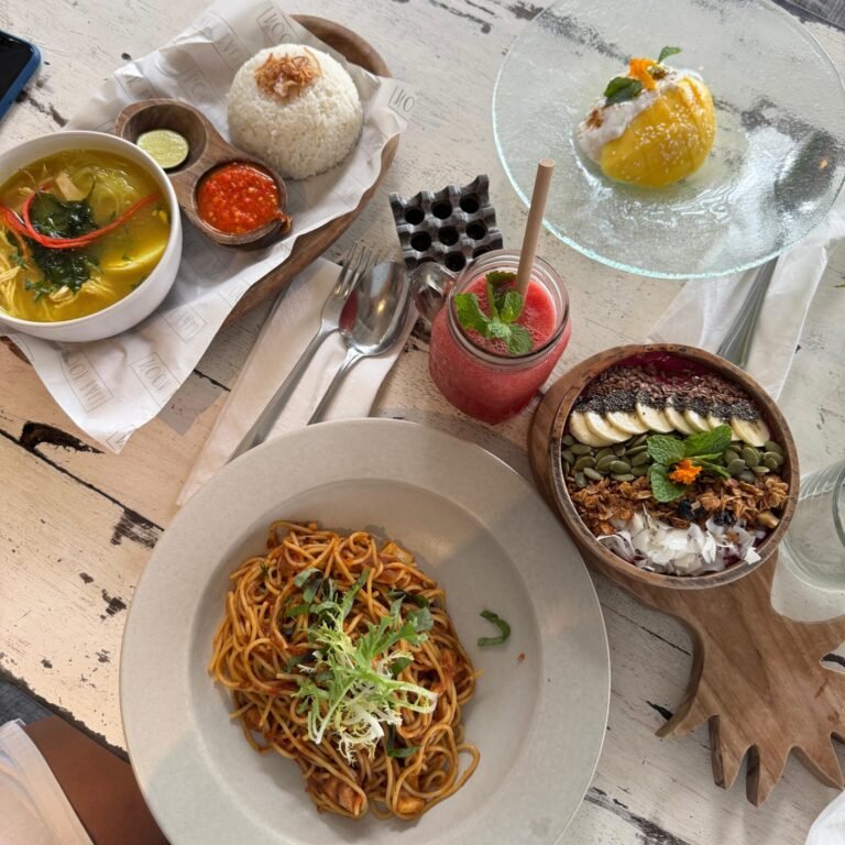 Nook Cafe: Kombinasi Kuliner Tradisional Bali dan Hidangan Barat di Tengah Sawah