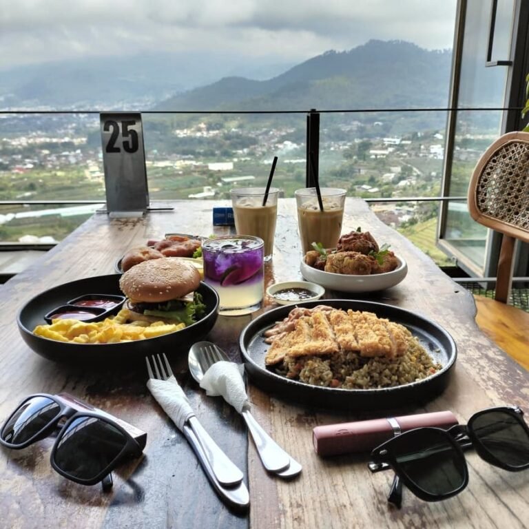 Concrete Batu, Kafe dengan Nuansa Alam yang Menjadi Tempat Singgah Pelancong