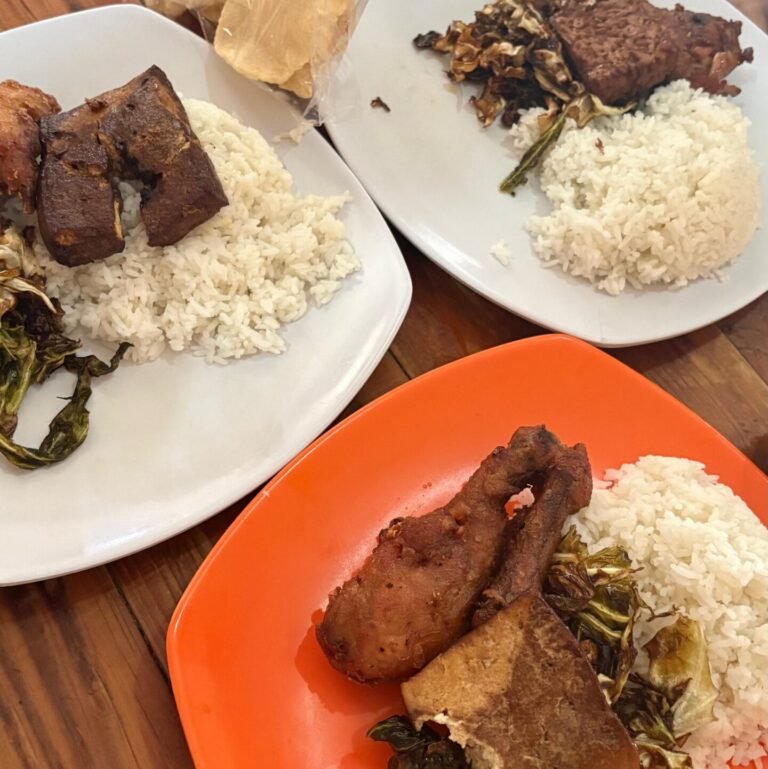 Warung Ayam Kalasan Lalapan Agung Jadi Favorit Mahasiswa dan Warga Sekitar