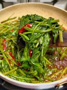 Solusi Hemat Anak Kos: Tumis Kangkung Terasi, Masakan Bergizi di Bawah 10 Menit
