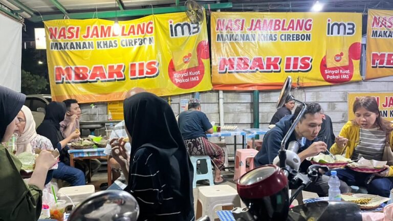 Nasi Jamblang Mbak Iis Cirebon Melejit, Prekedel Rp1.000 Jadi Daya Tarik Utama yang Bikin Ketagihan