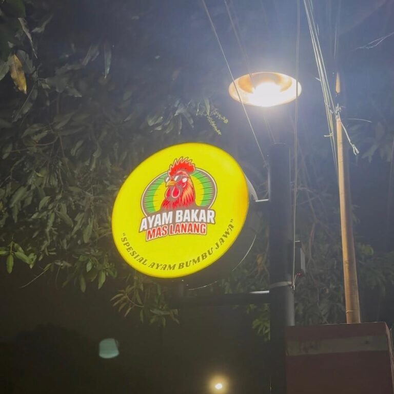 Ayam Bakar Mas Lanang Malang, Sajikan Ayam Bumbu Legit Meresap hingga ke Tulang dengan Harga Ramah Pelajar
