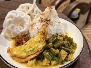 Makanan di kafe Golekan Malang
