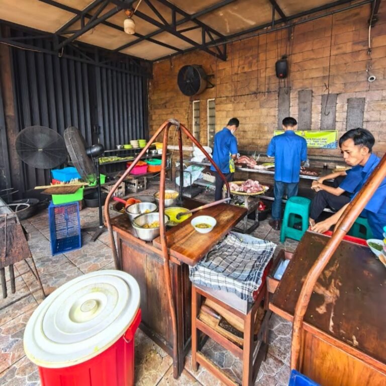 Empal Gentong H. Apud Sejak 1995, Kuliner Legendaris Cirebon yang Tetap Ramai Diburu Pecinta Masakan Tradisional