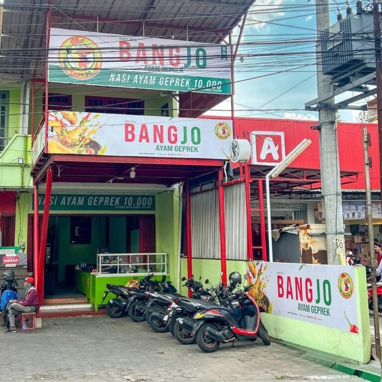 Bangjo Ayam Geprek Sigura-gura, Warung Pedas yang Tumbuh dari Lapar Mahasiswa Malang